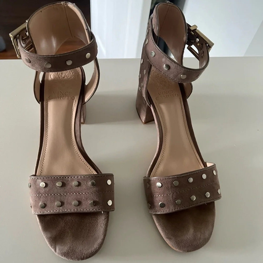 Vince Camuto Rock Stud inspired block heel - Picture 4 of 8